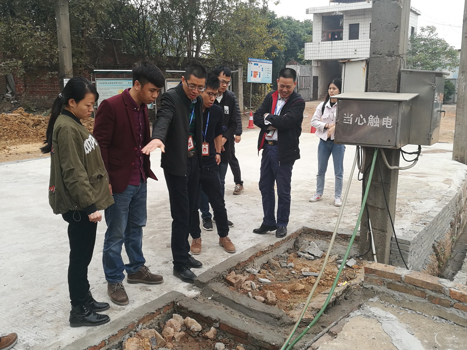 �л��������ֶ���������ĩ���������ȫ��鹤��